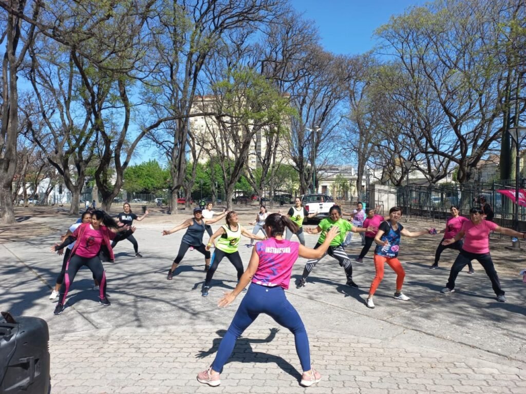 Qué actividades y servicios ofrece Le Village en San Martín de los Andes