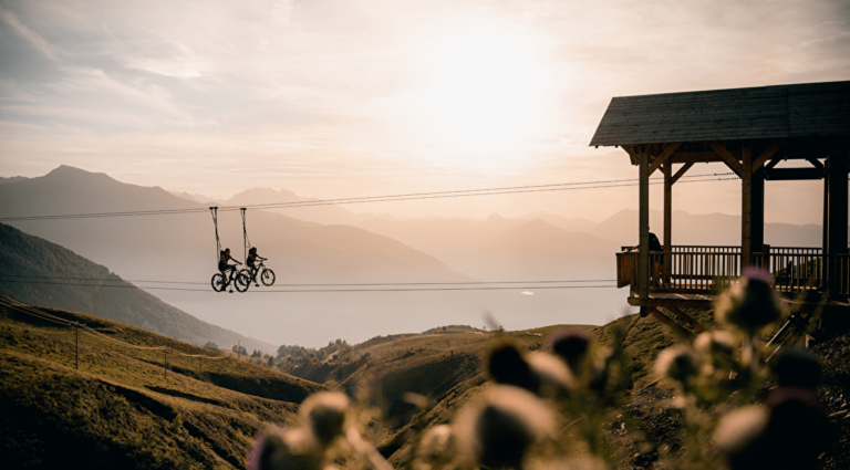 actividades recreativas en un resort montanoso