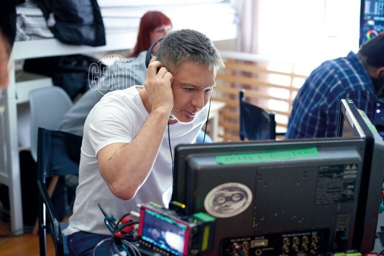 adrian suar en un set de filmacion