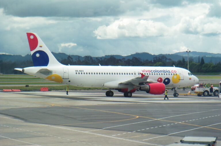 aeropuerto con aviones de bajo costo