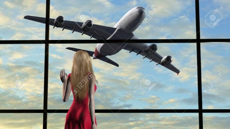 aeropuerto con pasajeros y aviones de fondo