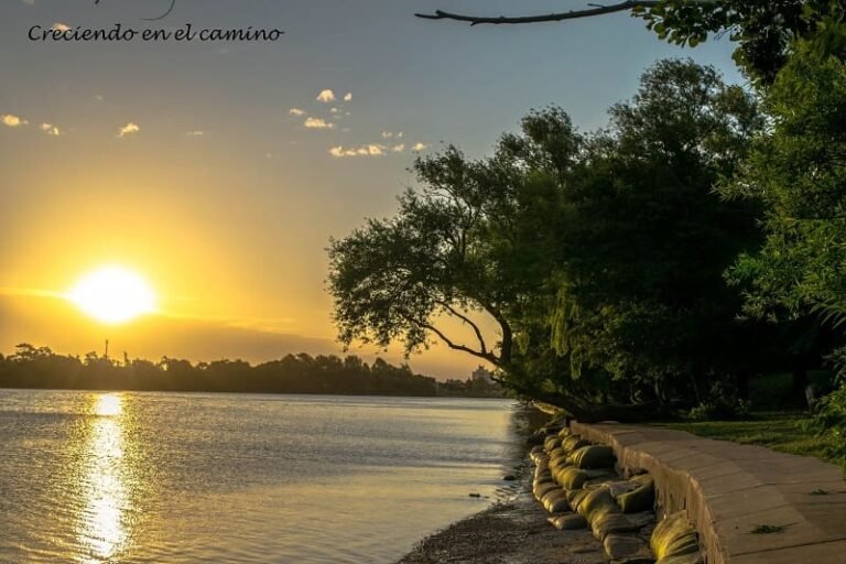 aeropuerto de bahia blanca al atardecer