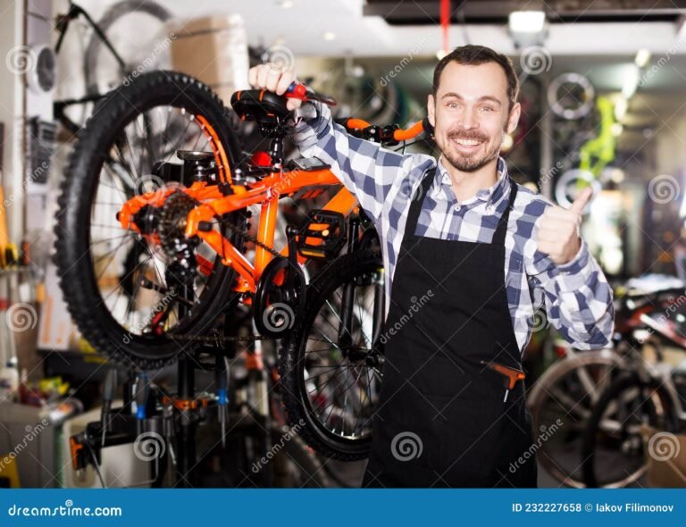 bicicletas coloridas en un taller mecanico 1