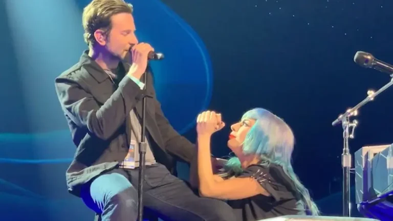bradley cooper y lady gaga en el escenario