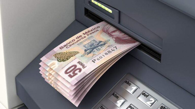 cajero automatico con dinero en efectivo