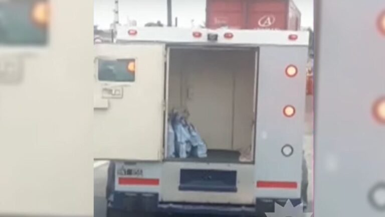 camion de caudales con puerta abierta