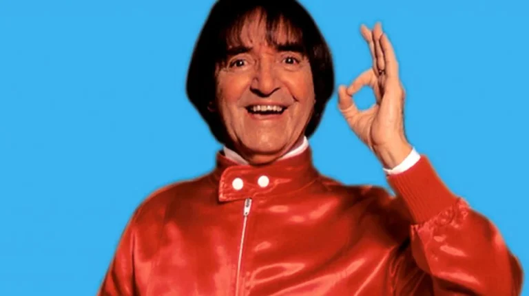 carlitos bala en un escenario lleno de risas