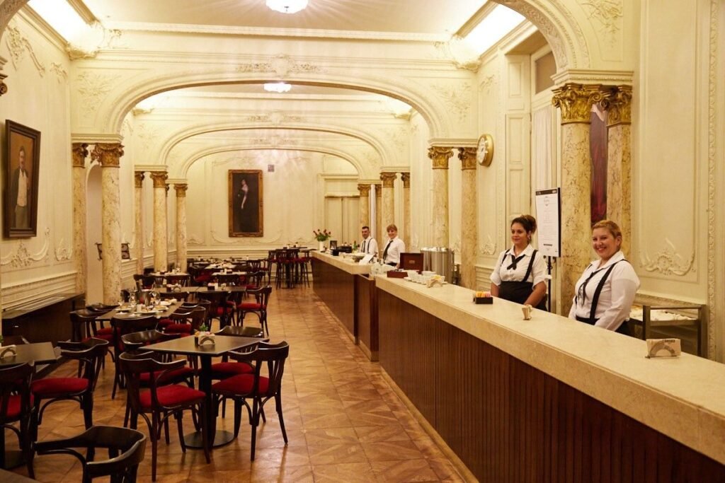 Qué es el pasaje de los carruajes del Teatro Colón y su historia