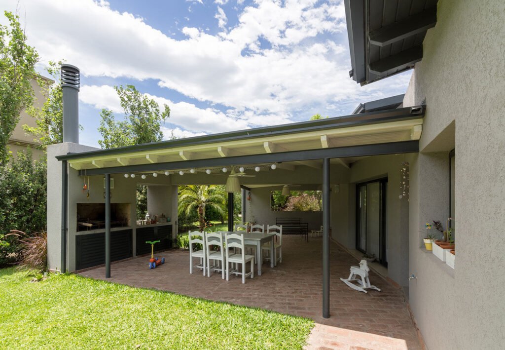 Dónde encontrar casas con galerías al costado en Argentina