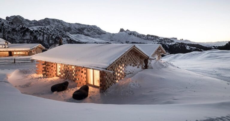 casa de campo con nieve en ano nuevo