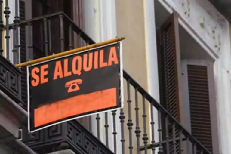 casa en alquiler con cartel se alquila