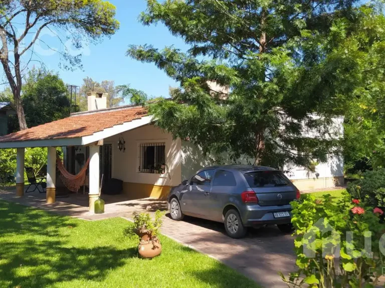 Dónde encontrar dueños que alquilan casas en el barrio General Paz 25 casa en barrio residencial con jardin