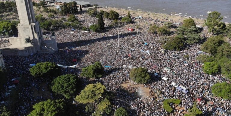 celebracion en las calles de santa fe