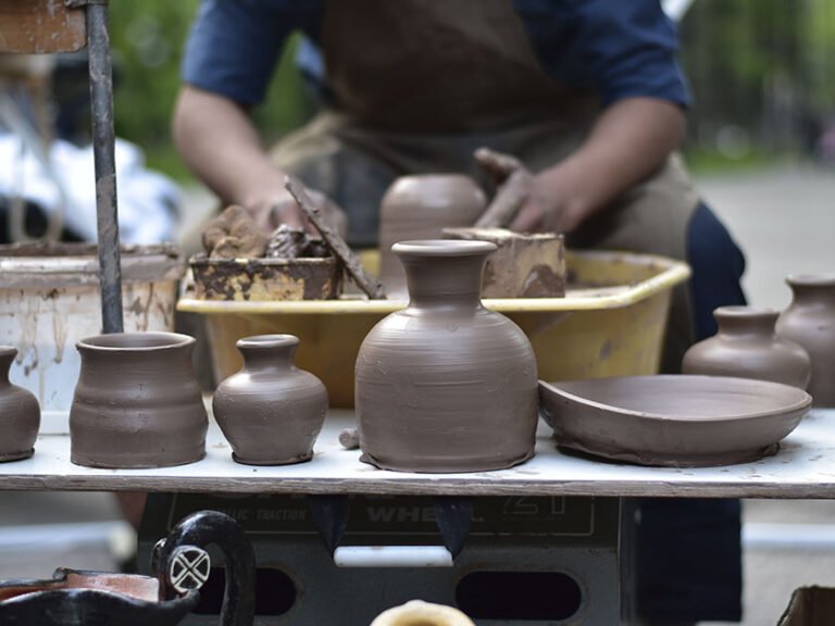 ceramica artesanal en un taller tradicional
