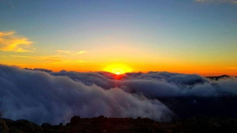 cerro uritorco al amanecer