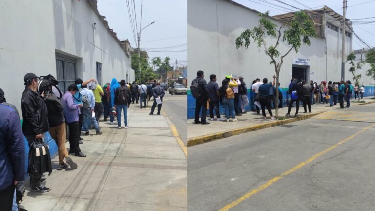 ciudadanos haciendo fila en una municipalidad