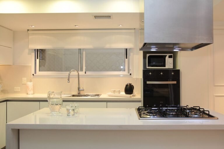 cocina moderna con anafe y horno separados