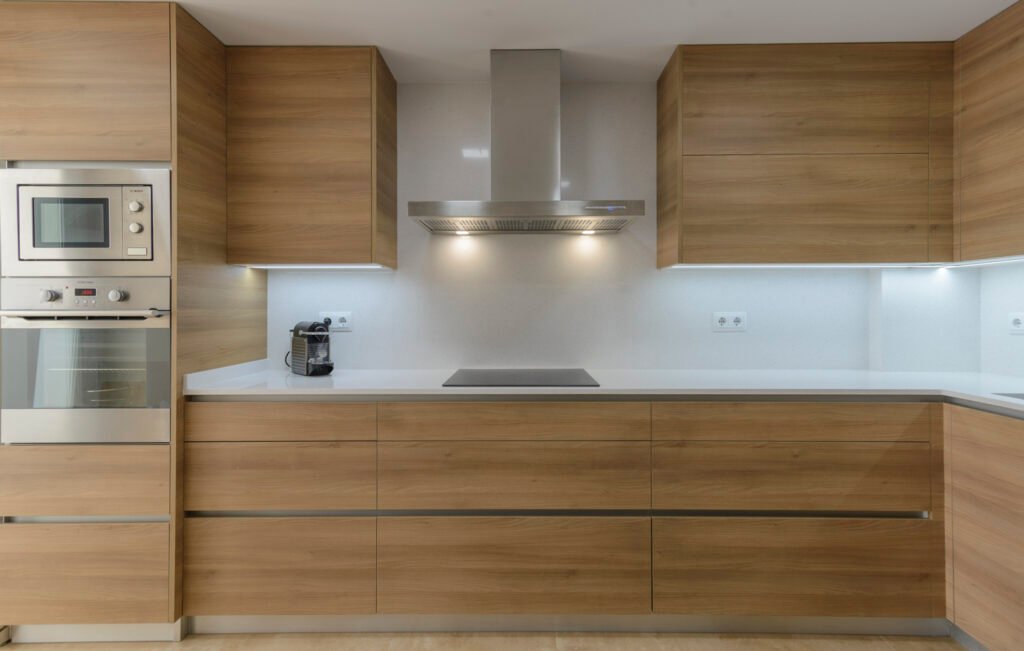 Qué características definen el estilo XXI en cocinas y campanas