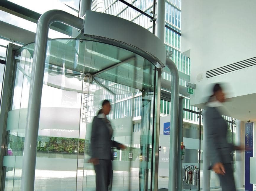 Qué es una cortina de aire frío calor y cómo funciona