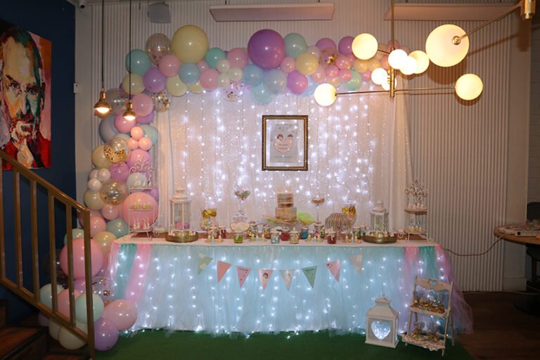 Cómo organizar una fiesta inolvidable en Había una Vez 3 decoracion de fiesta con luces y colores