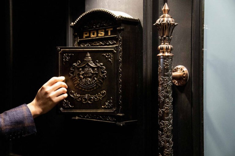 entrada secreta a un speakeasy vintage