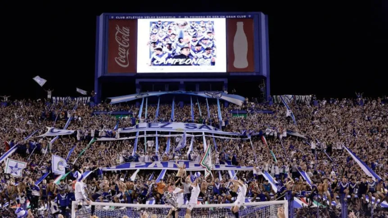 estadio de velez sarsfield lleno de aficionados