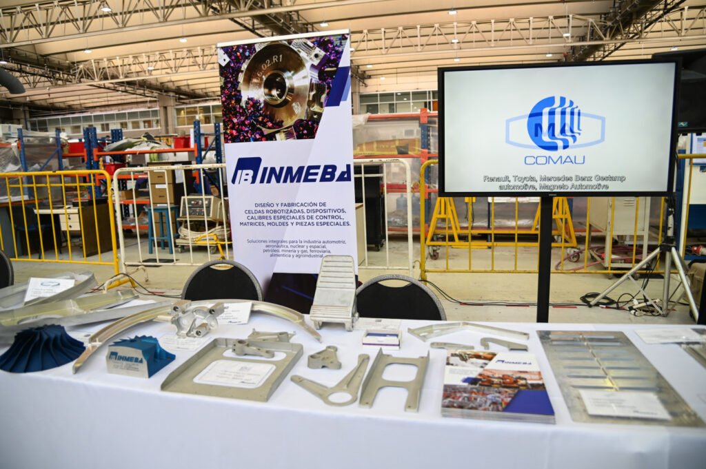 fabrica argentina con productos en exhibicion