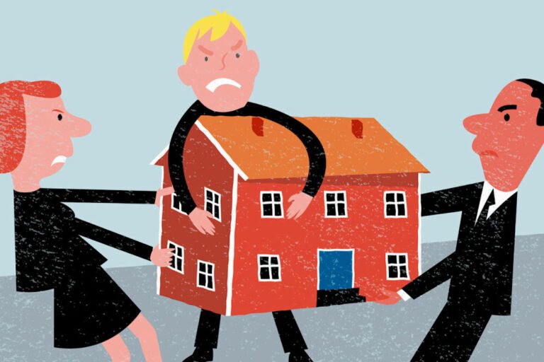 familia discutiendo herencia en casa