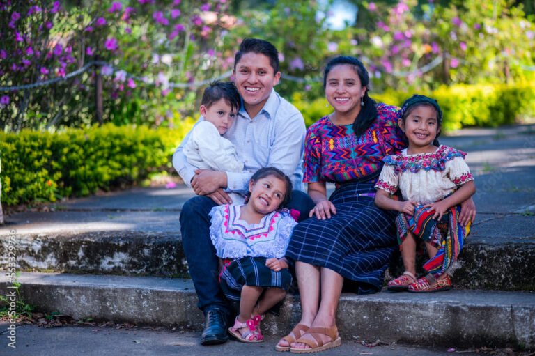 familia disfrutando de la naturaleza en parque