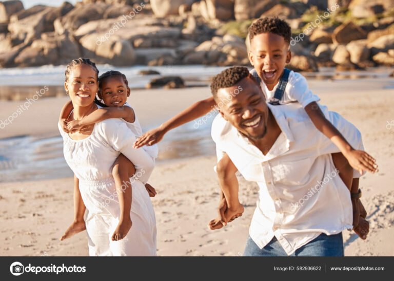 familia disfrutando de vacaciones en la playa