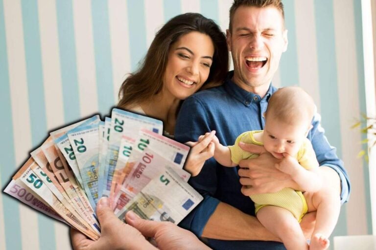 familia feliz recibiendo apoyo economico