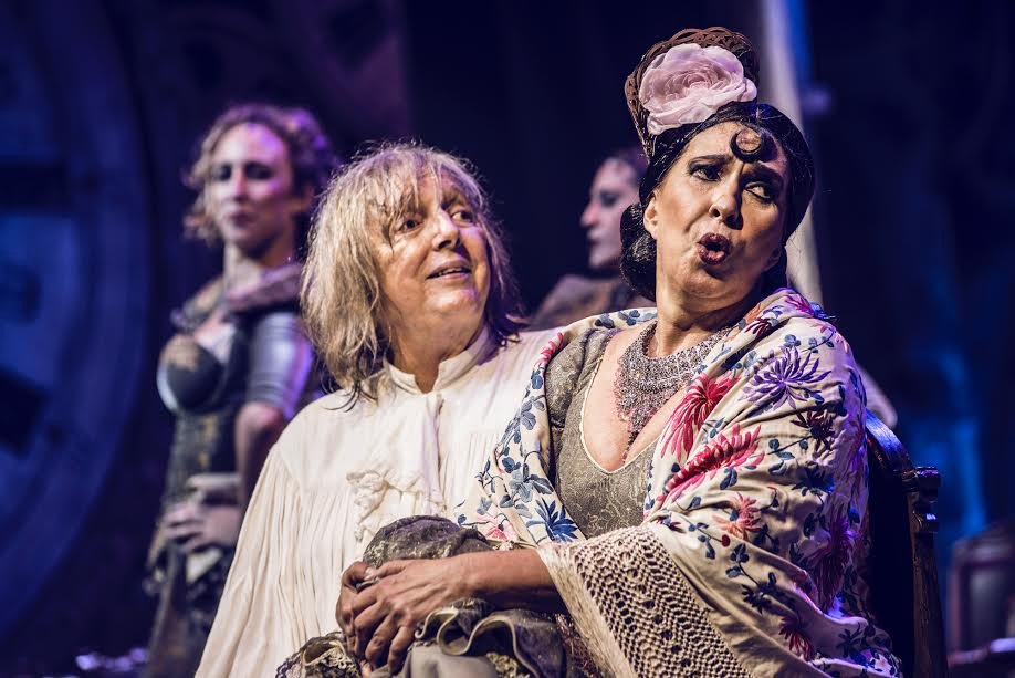 Cómo murió el marido de Georgina Barbarossa y qué pasó con ella 1 georgina barbarossa en un escenario dramatico