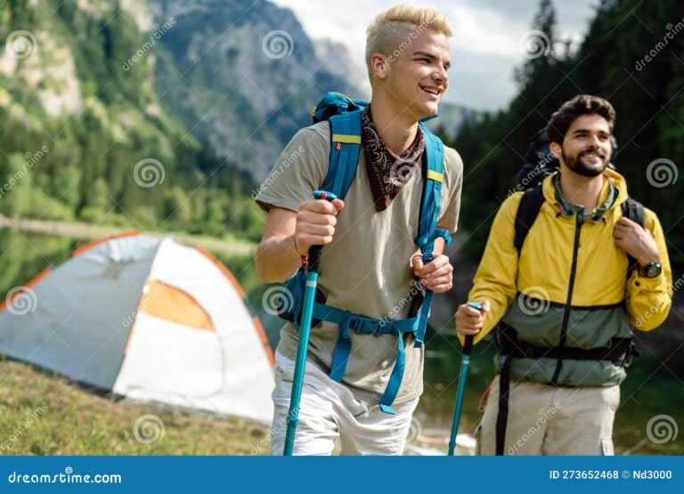 grupo de amigos disfrutando actividades al aire libre