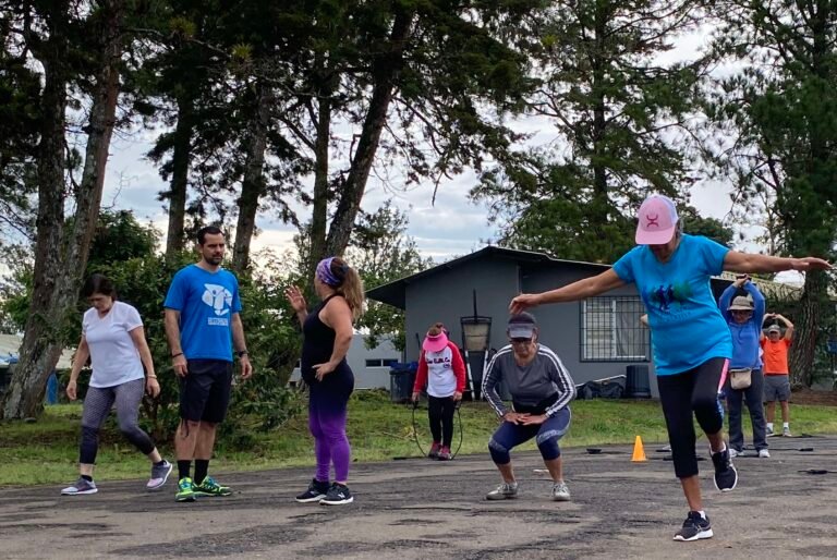 grupo de personas en actividad recreativa