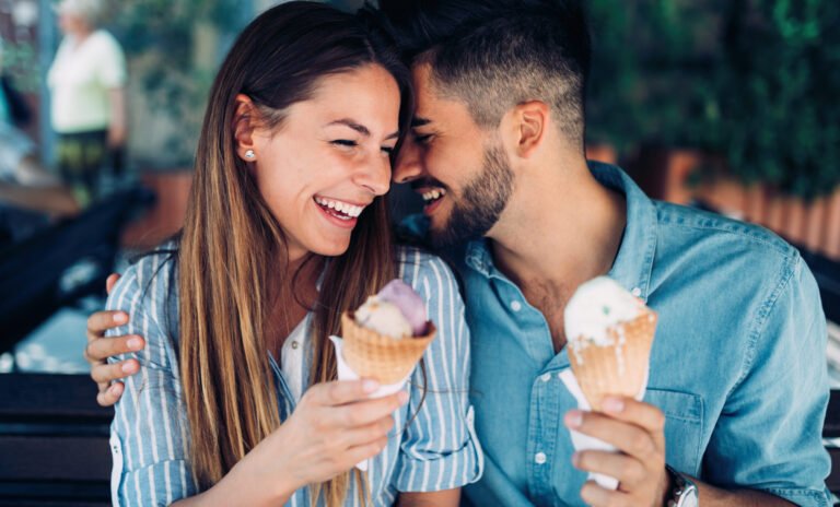Dónde se encuentra la heladería Il Nuovo en Lanús Este 21 heladeria con clientes disfrutando helados