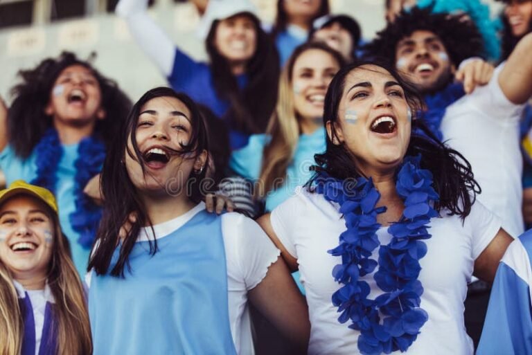 hinchas argentinos animando en el estadio