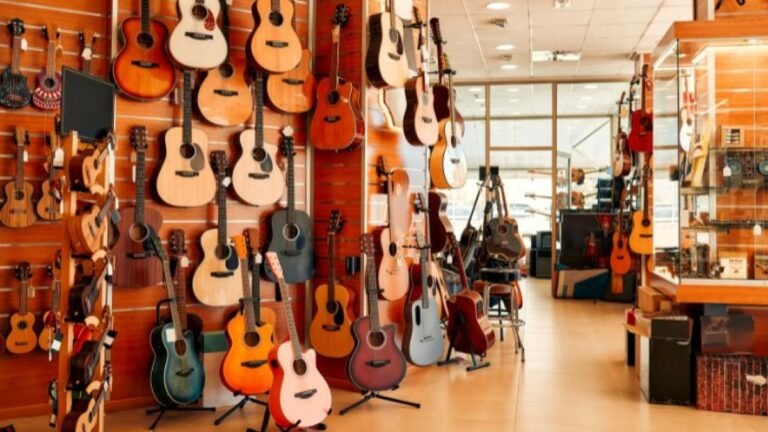instrumentos musicales en una tienda vibrante