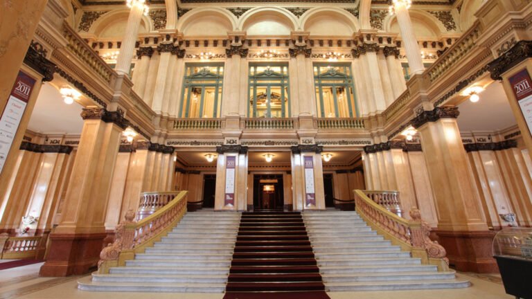 interior majestuoso del teatro colon