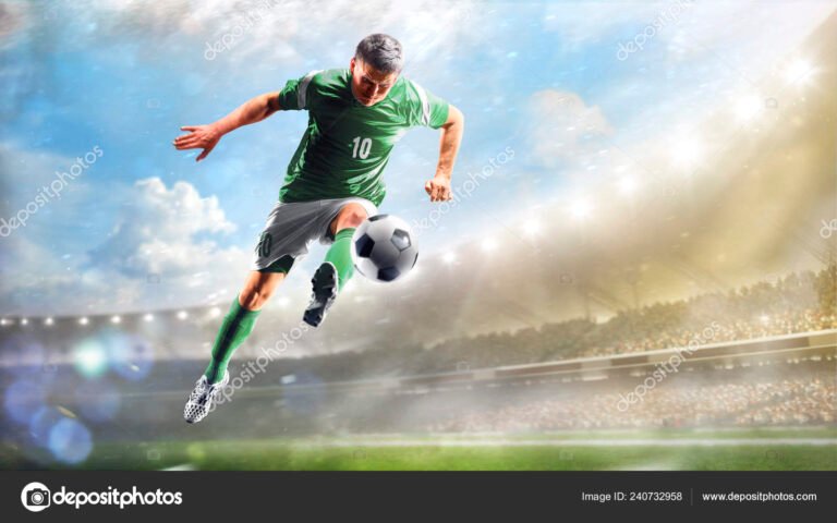 jugadores de futbol en accion en el campo 1