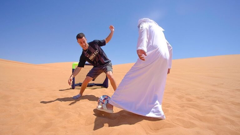 jugadores de futbol entrenando en el desierto