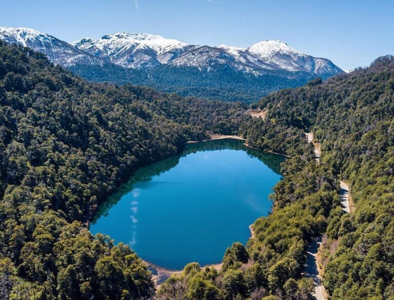 lago y montanas en san martin de los andes