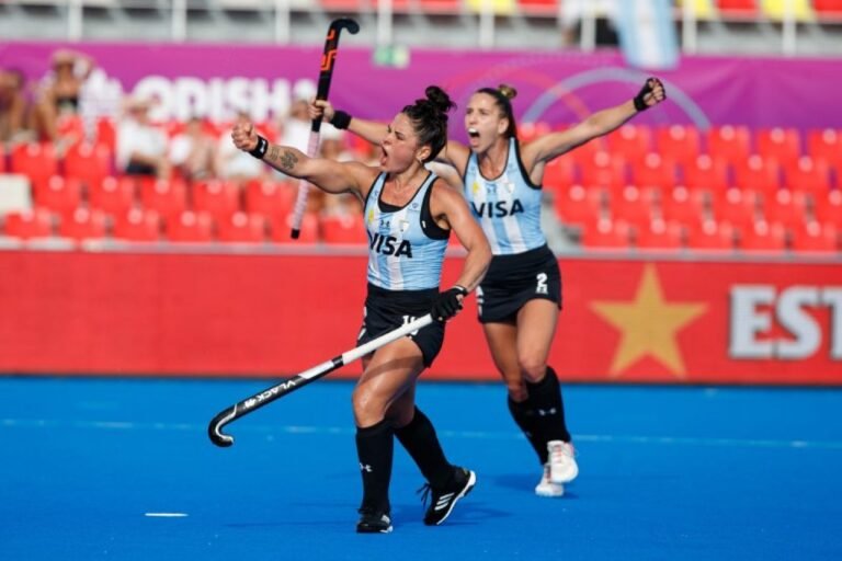 Cuándo juegan las Leonas en Tokio durante los Juegos Olímpicos 24 leonas jugando en el campo de hockey