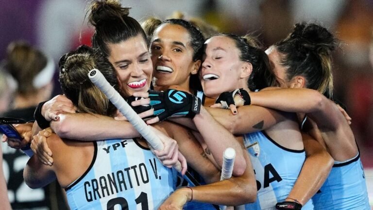 leonas jugando en un emocionante partido
