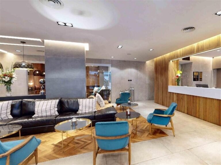lobby elegante del park royal city buenos aires