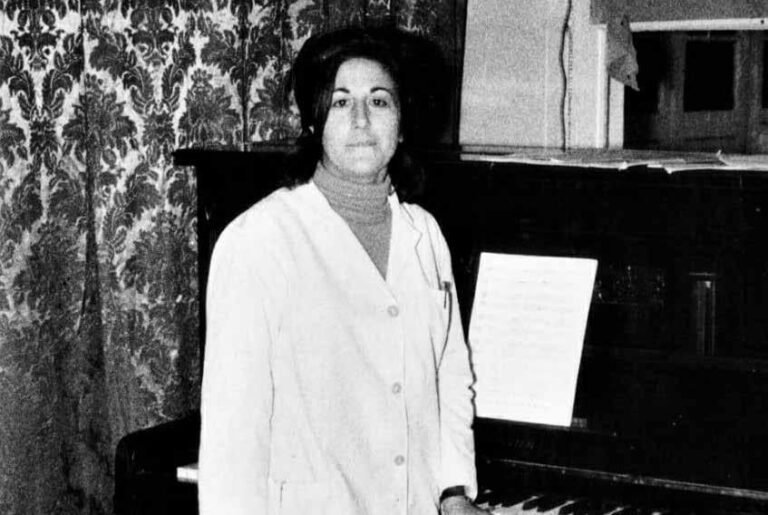 maestras con guardapolvos y camperas elegantes