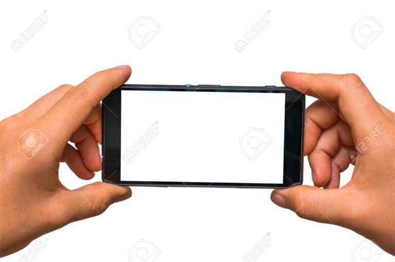 manos usando un telefono movil