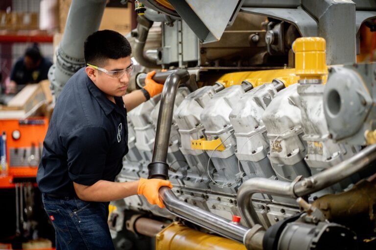 Qué empresas ofrecen máquinas y motores en Santiago del Estero 22 maquinas y motores en un taller industrial