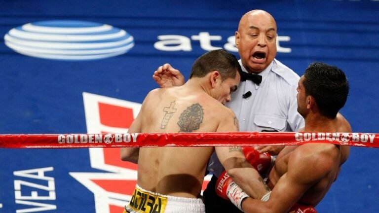 marcos maidana en accion durante una pelea
