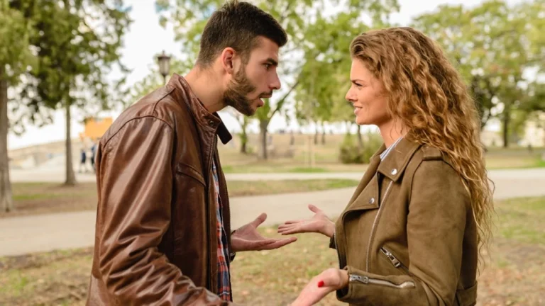 momentos de tension entre dos amigas