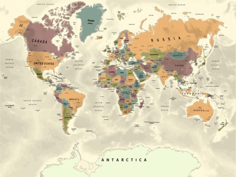 movil con mapa del mundo de fondo